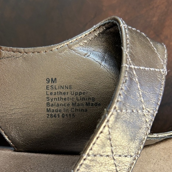 Easy Spirit Women's Adjustable Bronze Sandals Sz 9M - Picture 12 of 12